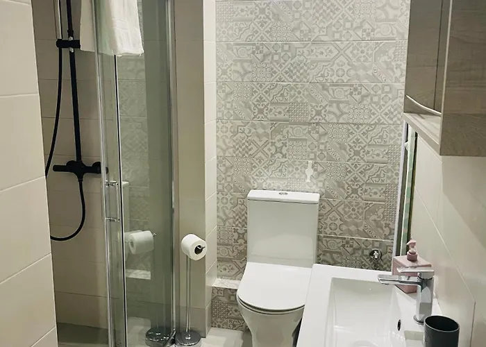 D. Апартаменты *